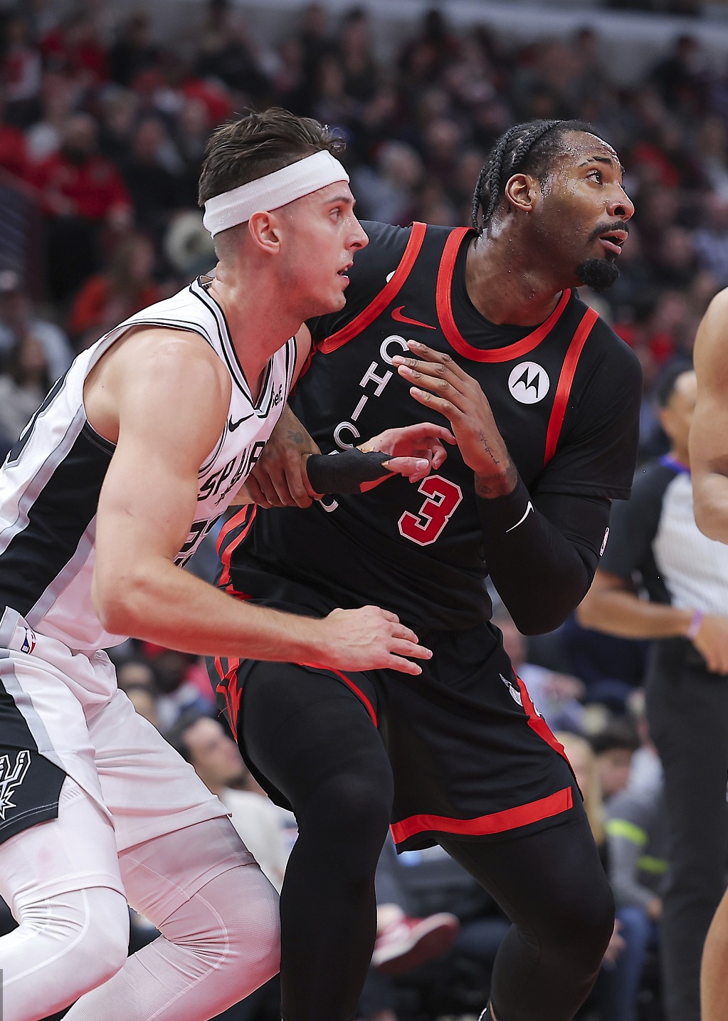 芝加哥公牛发布备战花絮，集结日调整名单，NBA常规赛任务艰巨，轮换策略成焦点的简单介绍