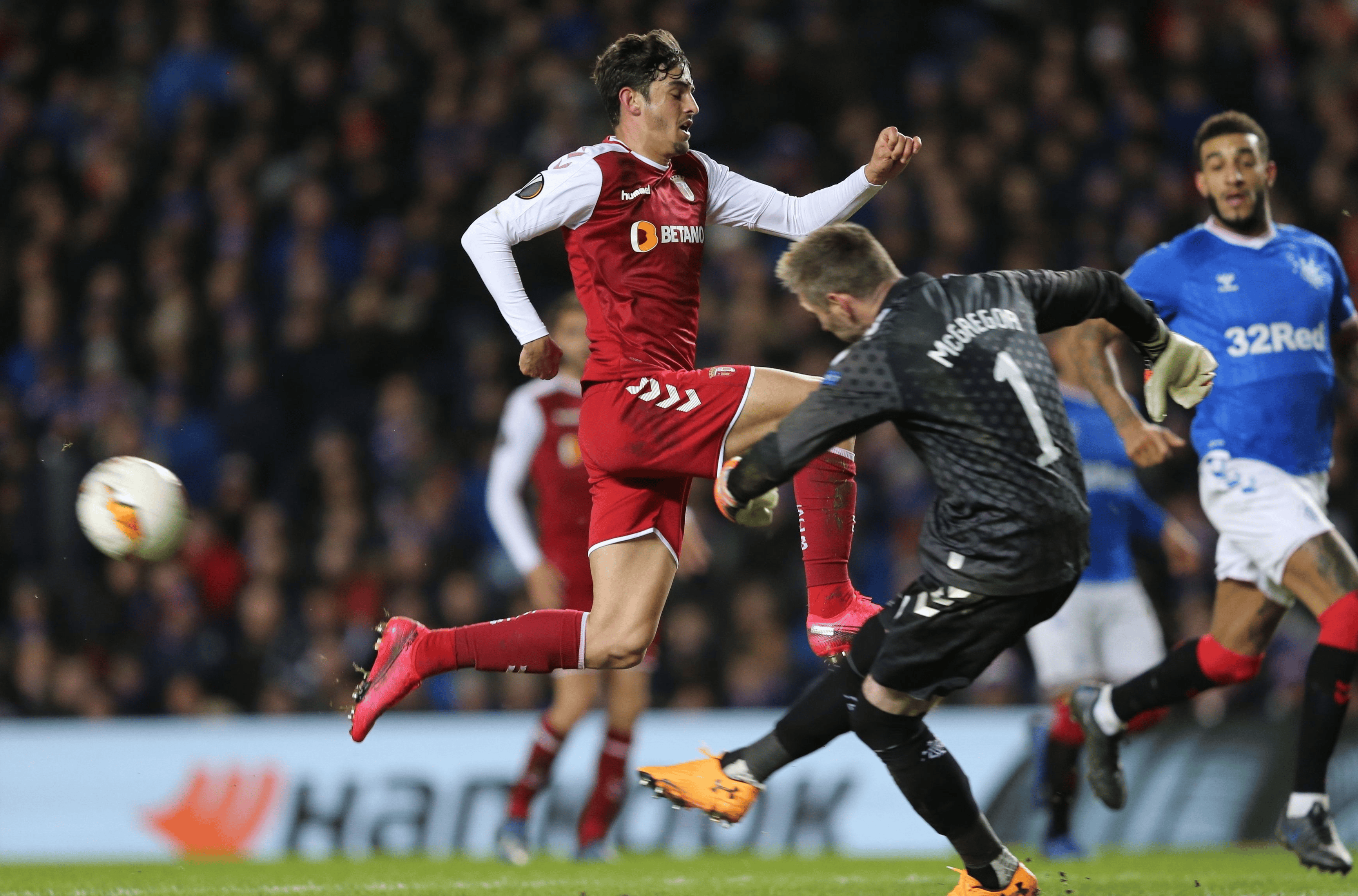 开云体育sports-包含今晨巴黎圣日耳曼调整名单以备葡超；战术微调环节打磨；引发热议；赛程密集仍需轮换的词条-开云体育sports