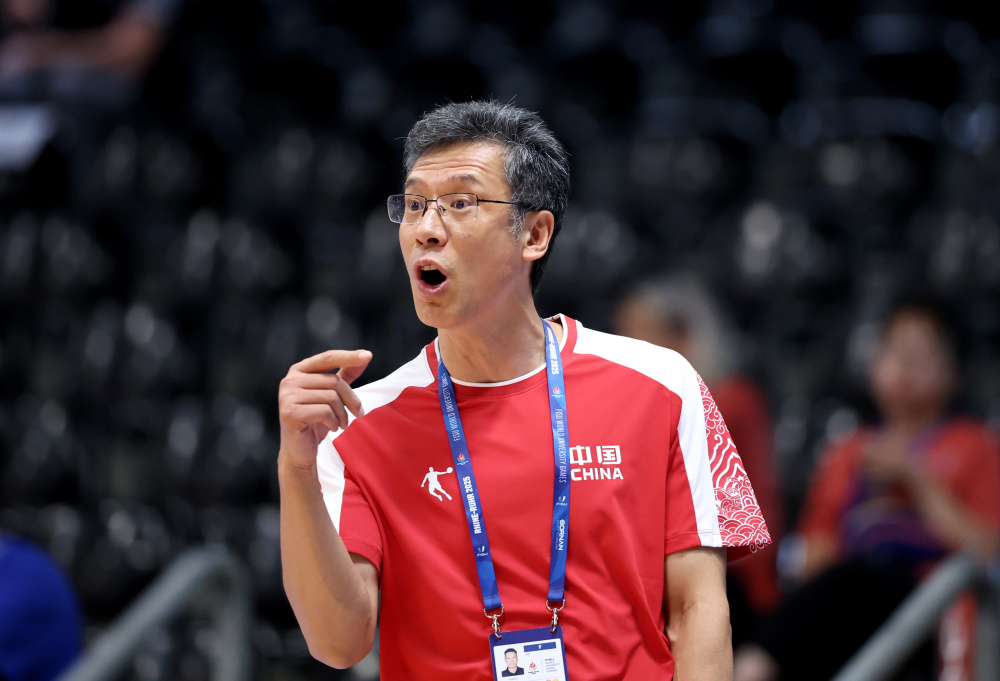 赛后体能课后；葡萄牙体育内部沟通备战CBA常规赛；压力陡增；赛季目标并未改变的简单介绍